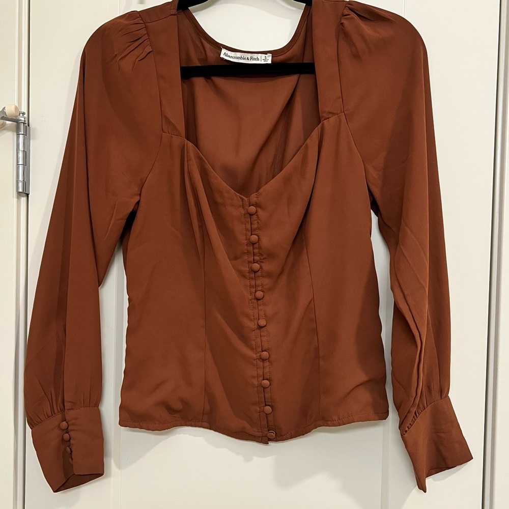 A&F Women’s long sleeve button through v-neck top - NWOT - Picture 2 of 3